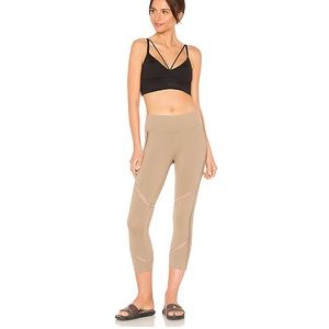 Alo Yoga Continuity Capri in Gravel